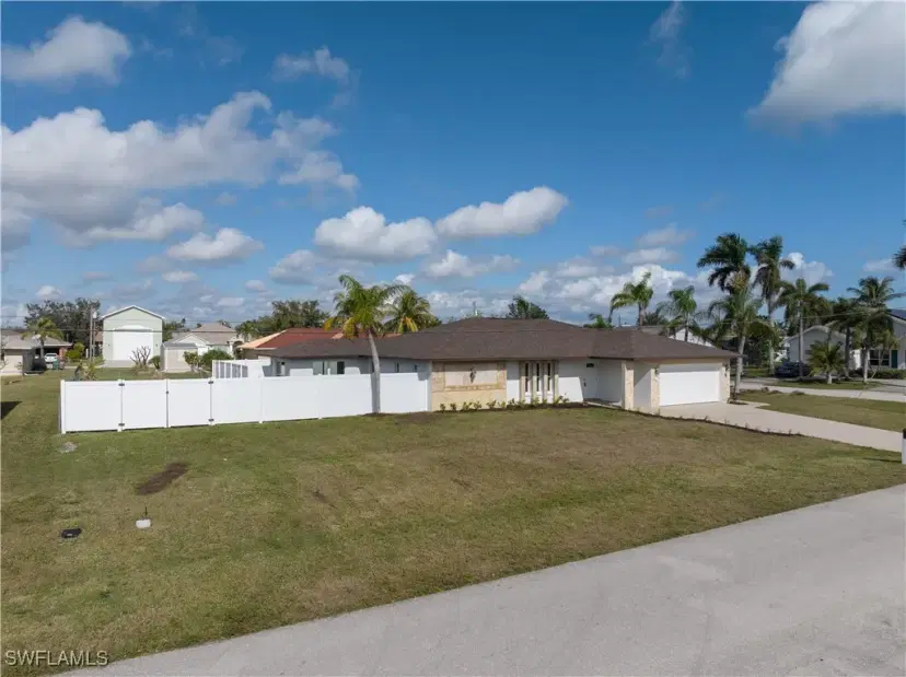 Picture of 1725 SE 3Rd St, Cape Coral FL 33990