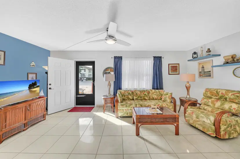 Picture of 105 Oxford 100 105, West Palm Beach FL 33417