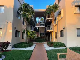 Picture of 5250 Las Verdes Circle 109, Delray Beach, FL 33484