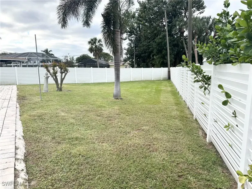 Picture of 522 Sanford Dr, Fort Myers FL 33919