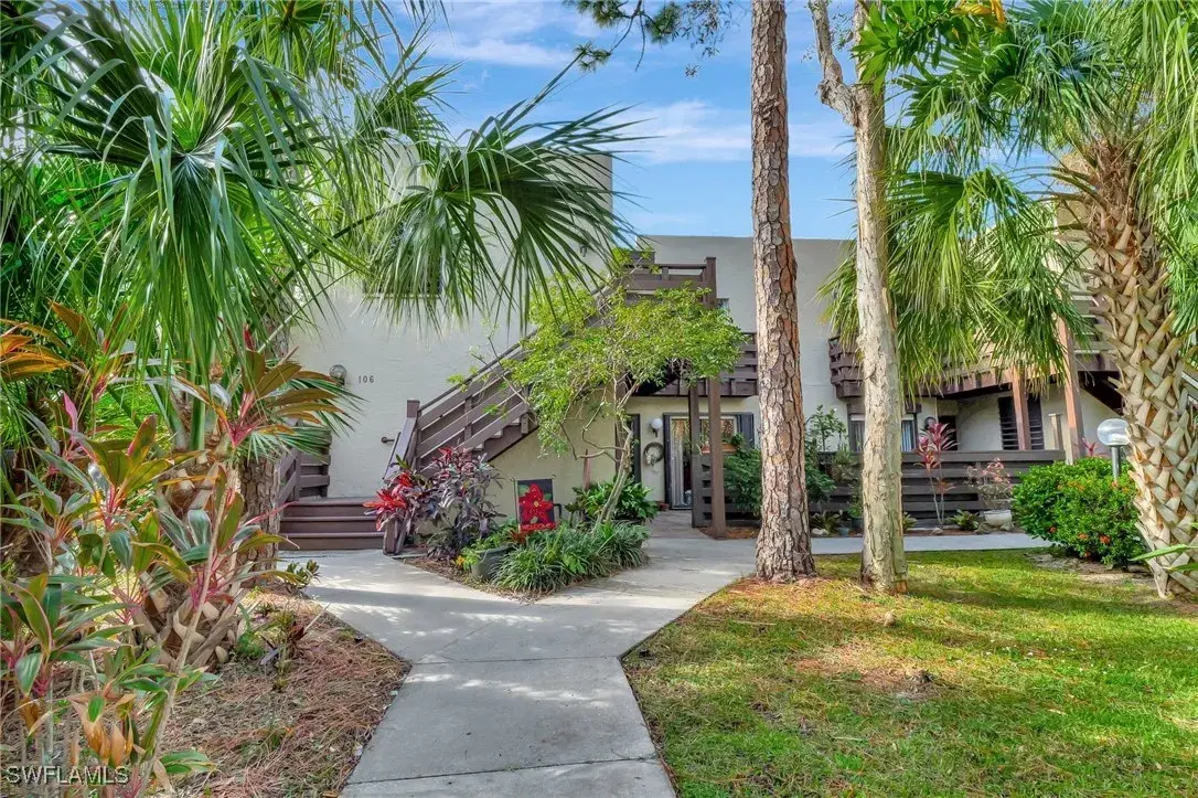 Picture of 106 Pinebrook Dr, Fort Myers, FL 33907