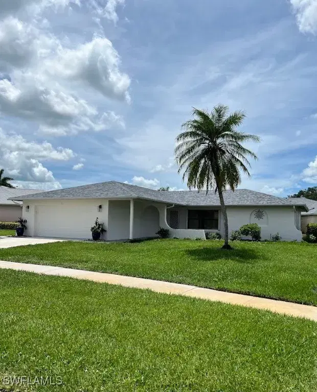 Picture of 161 Marseille Dr, Naples FL 34112