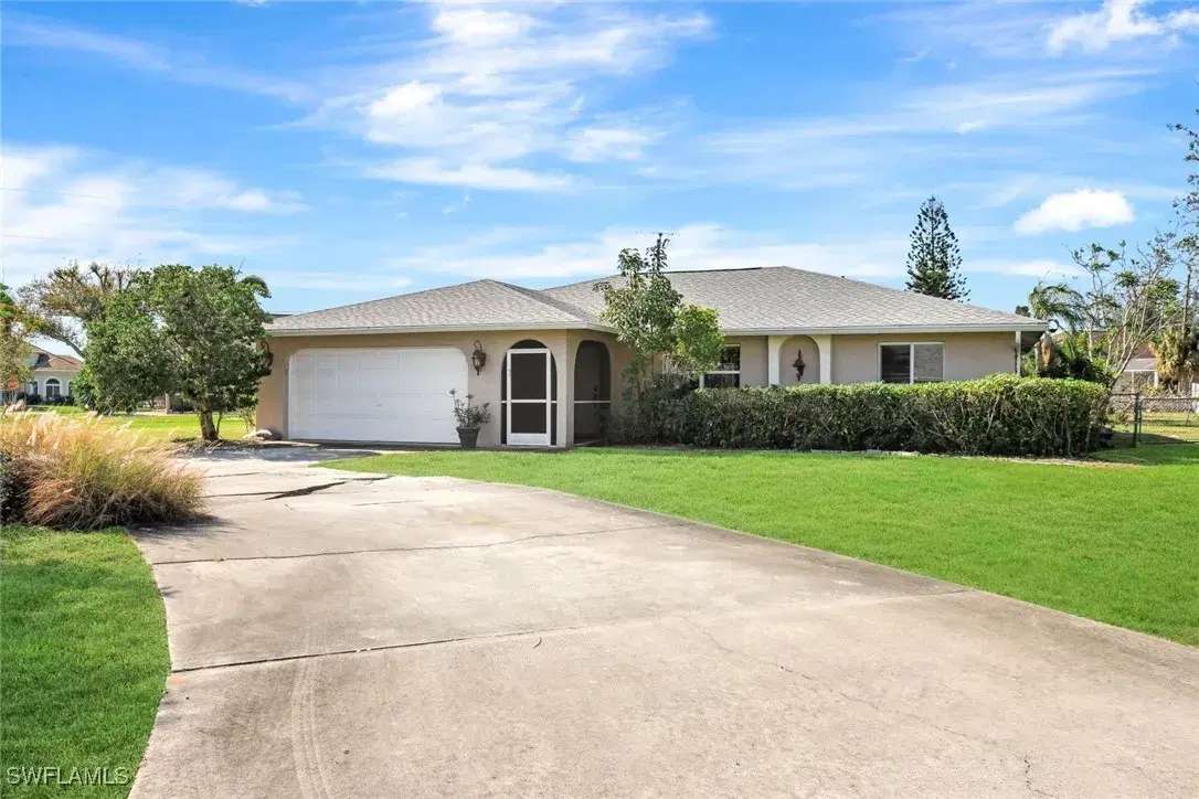 Picture of 1124 SE 4Th St, Cape Coral, FL 33990