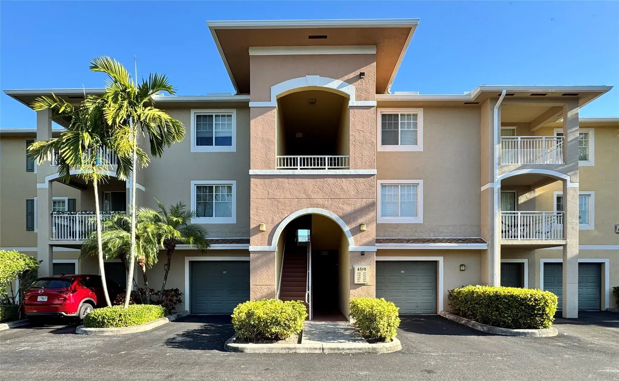 Picture of 6510 Emerald Dunes Dr 301, West Palm Beach, FL 33411