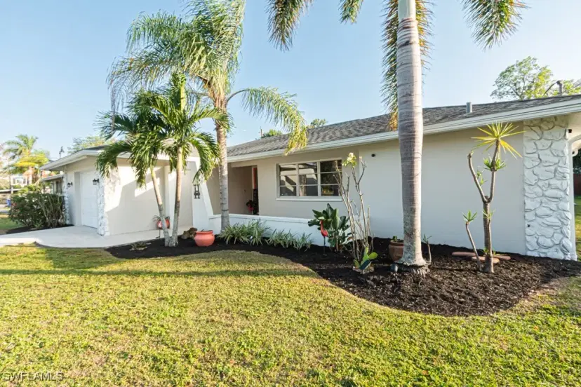 Picture of 1562 Alhambra Dr, Fort Myers FL 33901