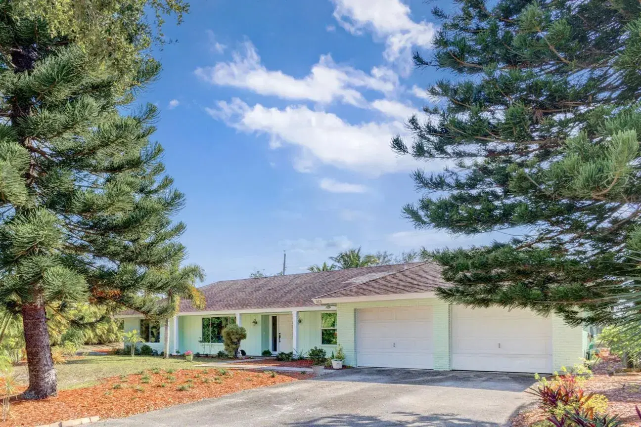 Picture of 313 Country Club Drive, Tequesta, FL 33469