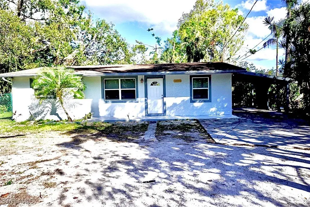 Picture of 3900 Arnold Dr, Fort Myers, FL 33916