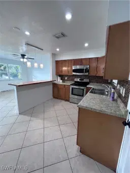 Picture of 3900 Arnold Dr, Fort Myers, FL 33916