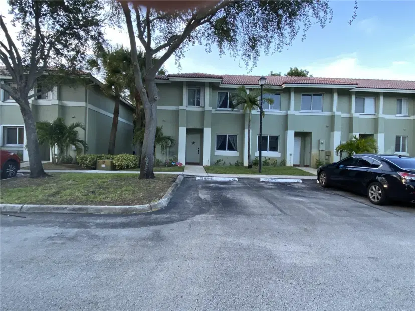 Picture of 127 Hidden Court Rd, Hollywood FL 33023