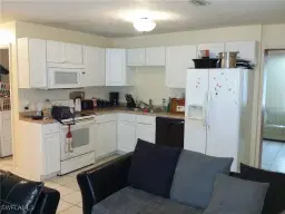 Picture of 950 Lakeview Dr, North Fort Myers, FL 33903