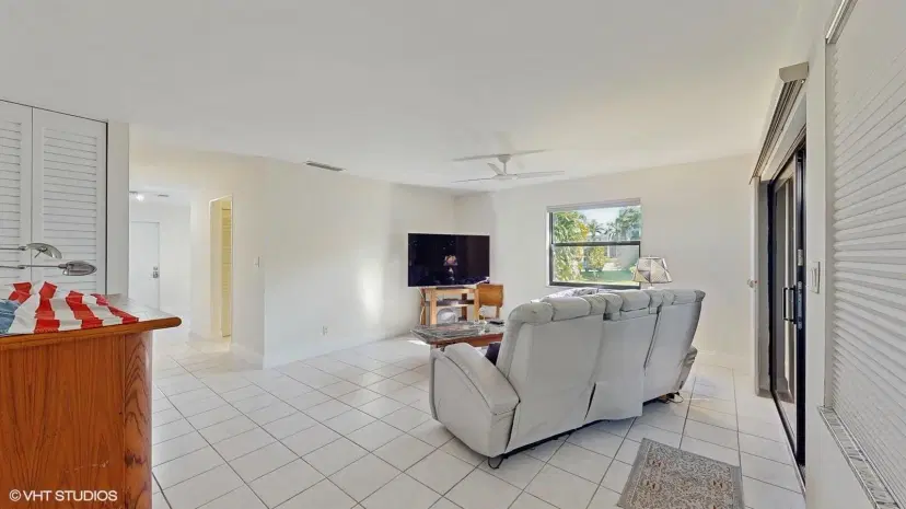 Picture of 2113 NE 11Th Ave 2113, Wilton Manors FL 33305