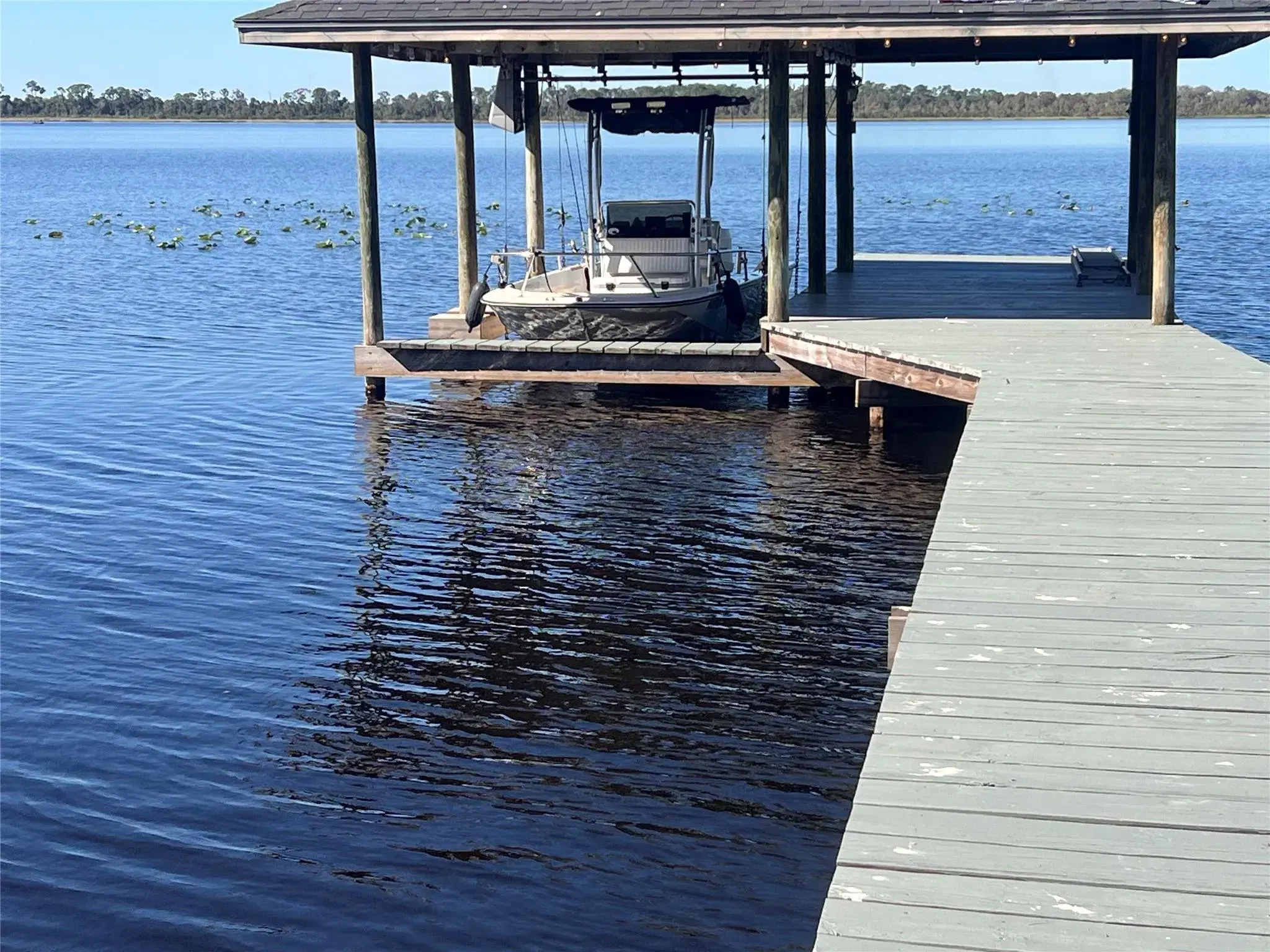 Picture of 219 Lake Josephine Shores Rd, Sebring, FL 33875