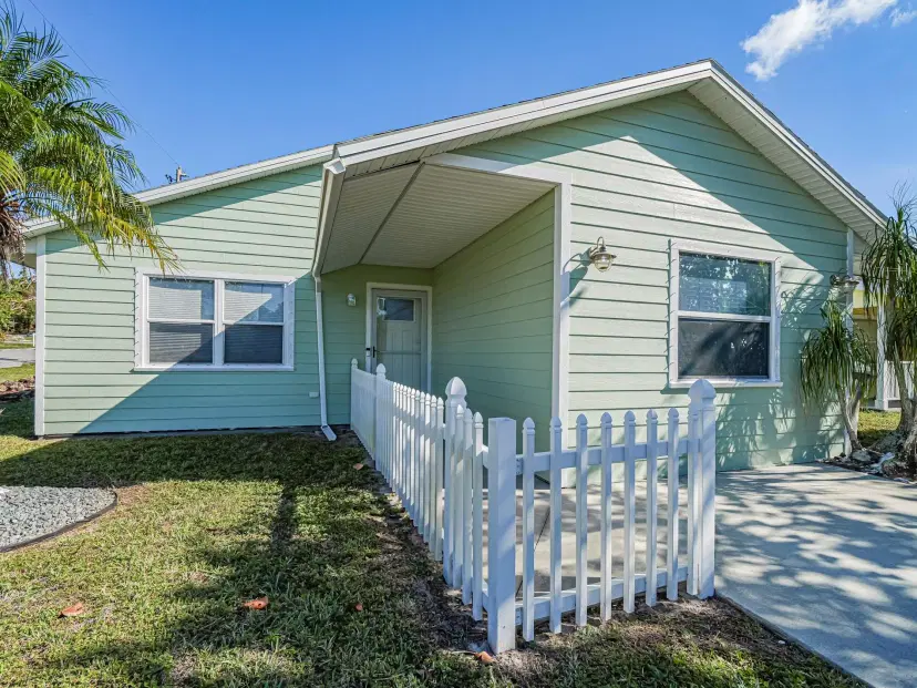 Picture of 1600 SW 3Rd Ct, Vero Beach FL 32962