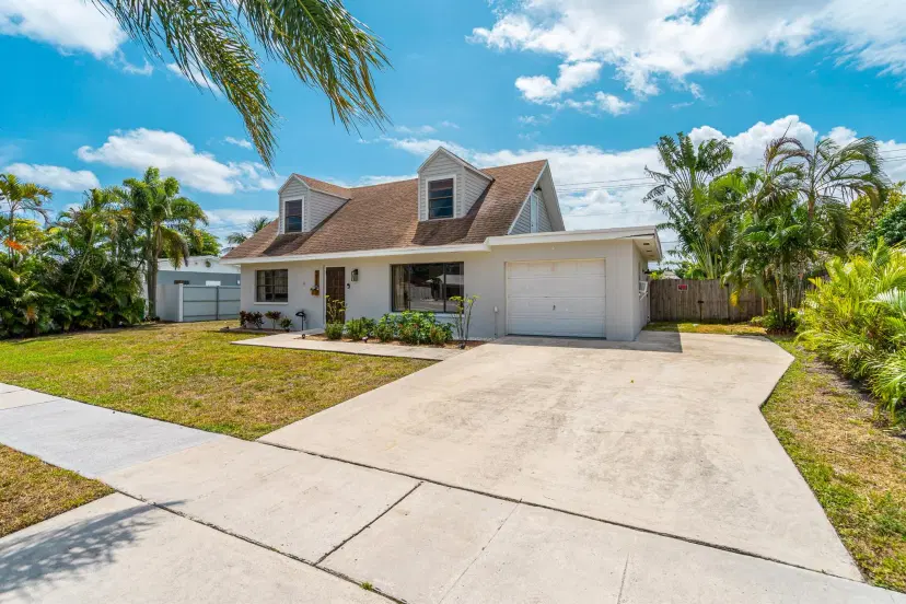 Picture of 337 Cypress Lane, Palm Springs FL 33461