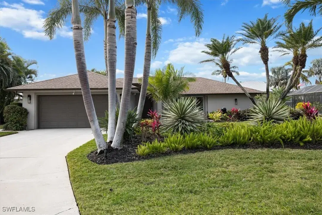 Picture of 27042 Harbor Dr, Bonita Springs, FL 34135