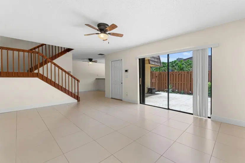 Picture of 973 Springdale Circle, Palm Springs FL 33461