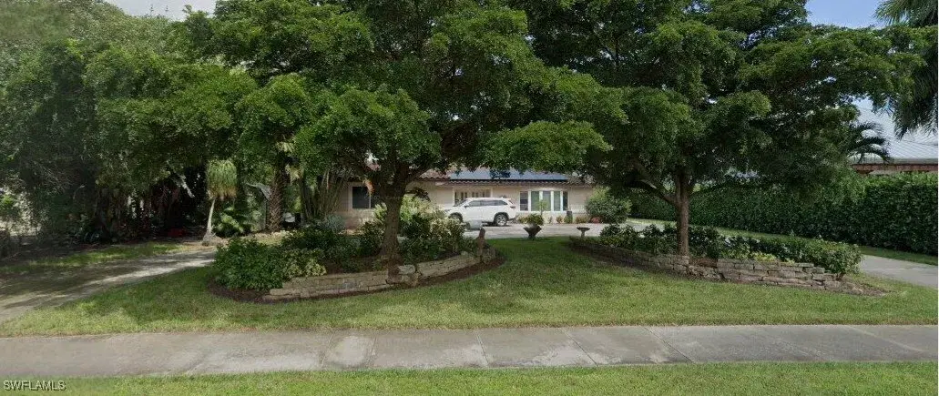 Picture of 2000 Crayton Rd, Naples, FL 34102