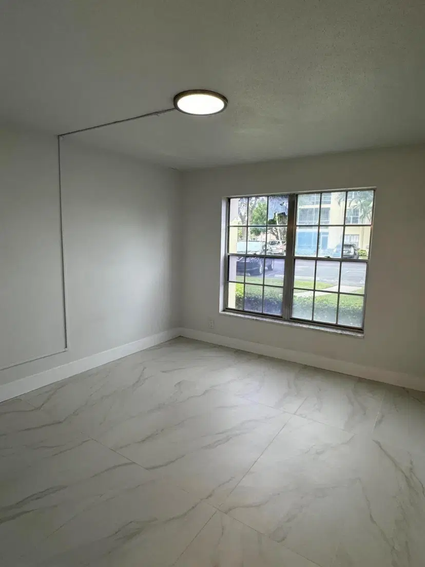 Picture of 5500 Tamberlane Circle 105, Palm Beach Gardens FL 33418