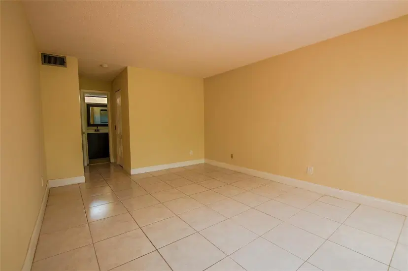 Picture of 1341 E Golfview Dr 1341, Pembroke Pines FL 33026