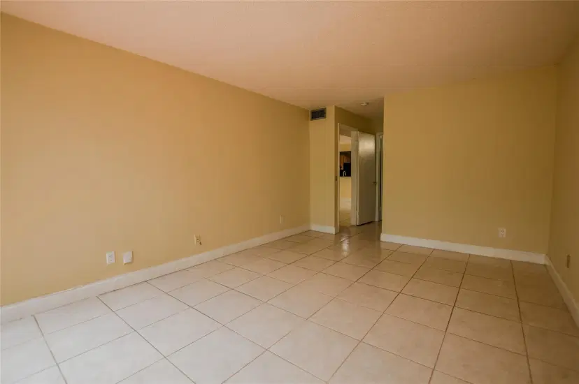 Picture of 1341 E Golfview Dr 1341, Pembroke Pines FL 33026