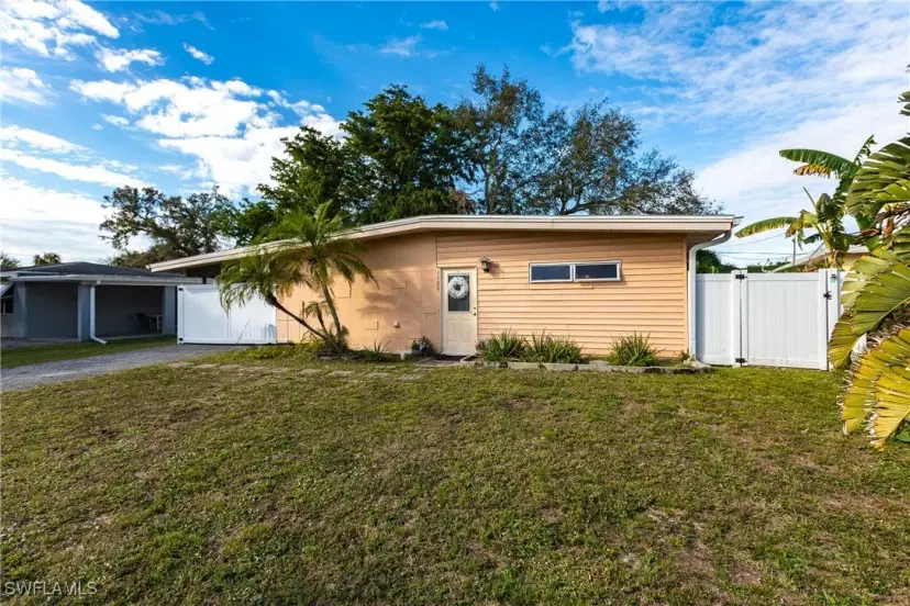 Picture of 4400 Hill Dr, Fort Myers FL 33901