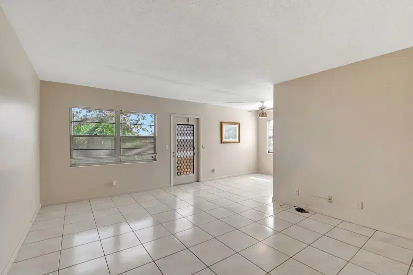 Picture of 393 Fanshaw J 393, Boca Raton FL 33434