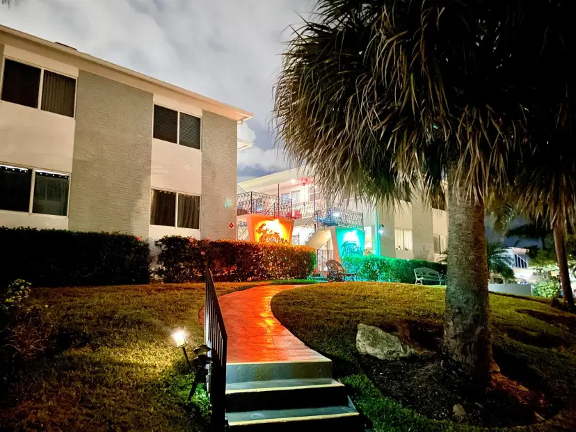 Picture of 302 Lake Osborne Drive 21, Lake Worth Beach FL 33461