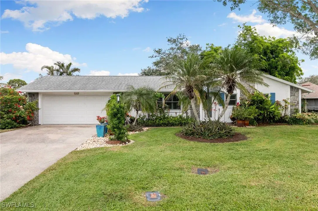 Picture of 212 Potomac Pl, Naples, FL 34112