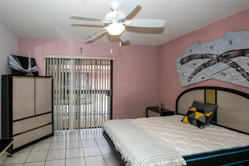 Picture of 2166 W 60Th St 15206, Hialeah FL 33016