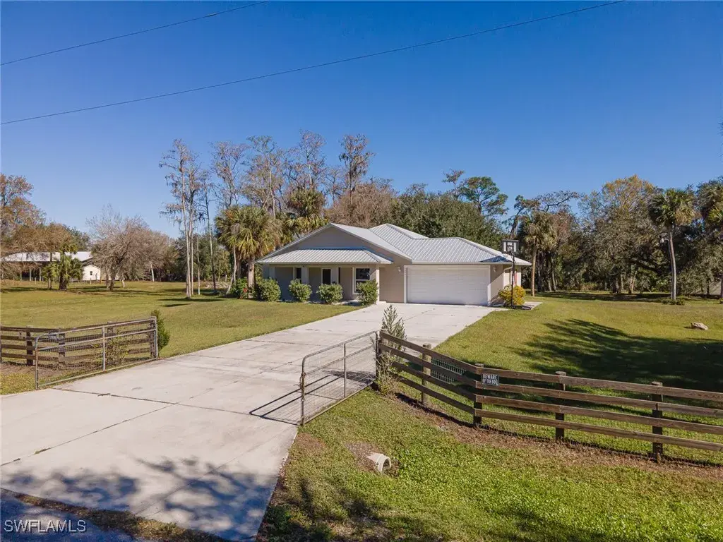 Picture of 2245 Scott Rd, Fort Denaud, FL 33935