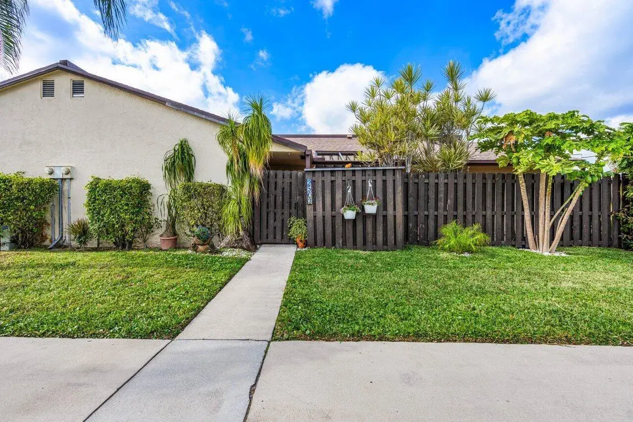 Picture of 2503 Waterview Circle, Palm Springs, FL 33461