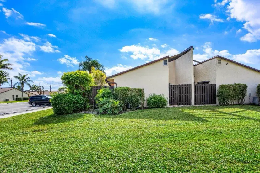 Picture of 2503 Waterview Circle, Palm Springs FL 33461