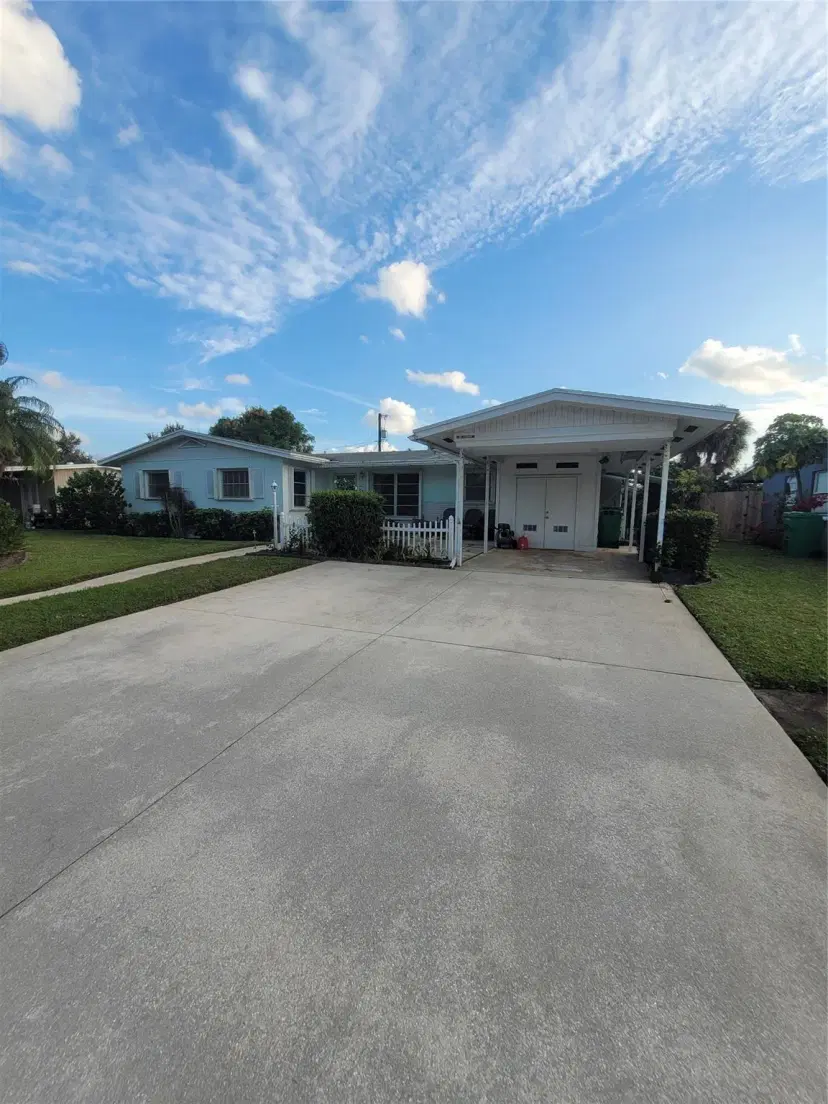 Picture of 305 Riverdale Rd, Palm Springs FL 33461