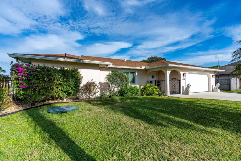 Picture of 601 SE Karrigan Terrace, Port St Lucie FL 34983