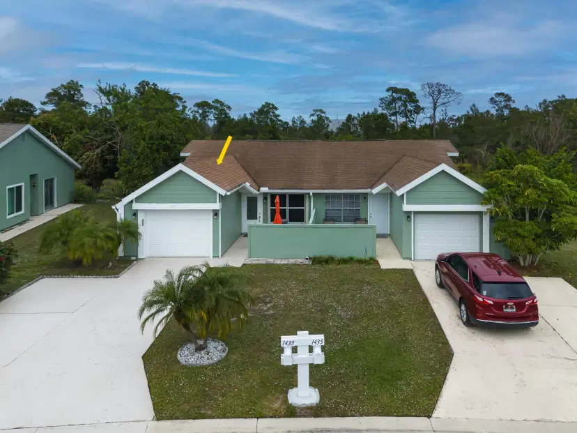 Picture of 1433 SE Larkwood Circle, Port St Lucie FL 34952