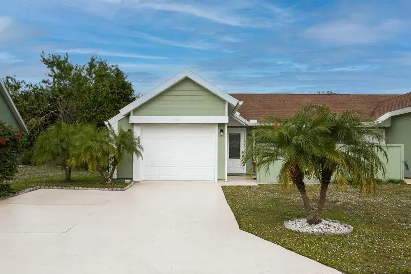 Picture of 1433 SE Larkwood Circle, Port St Lucie FL 34952