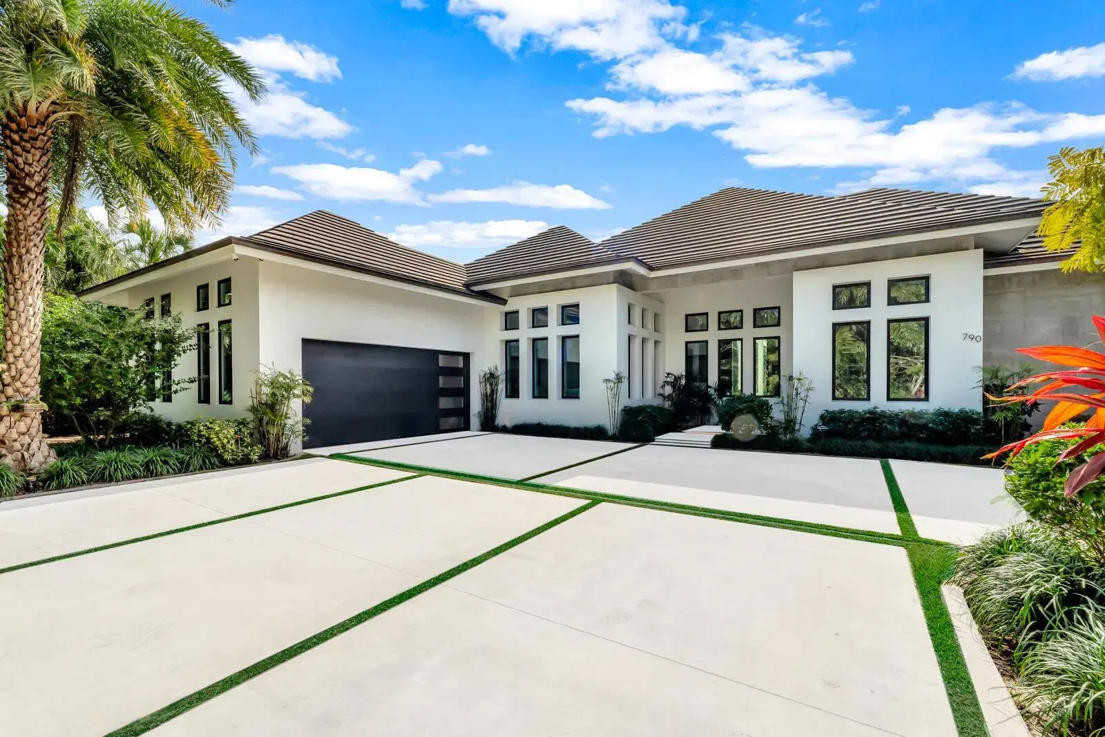 Picture of 790 Lake Drive, Vero Beach, FL 32963