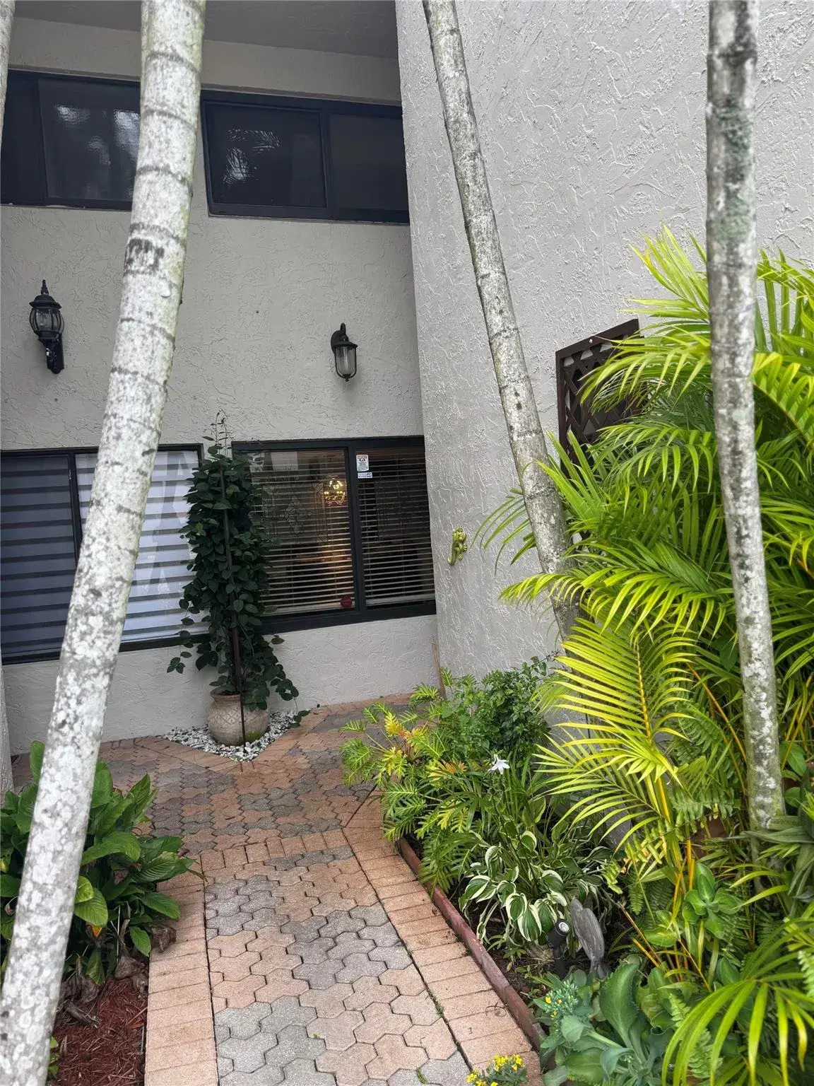 Picture of 9713 N New River Canal Rd 301, Plantation, FL 33324