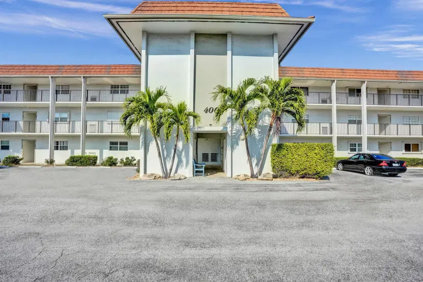 Picture of 400 Wilma Circle 201, Riviera Beach FL 33404