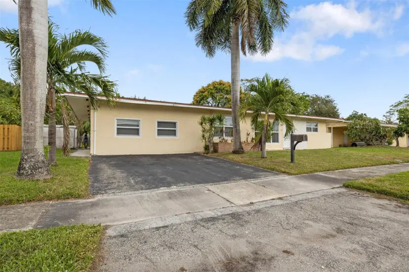 Picture of 1161 NE 200Th St, Miami FL 33179