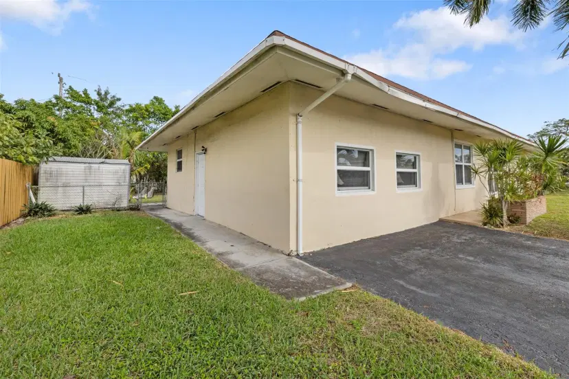 Picture of 1161 NE 200Th St, Miami FL 33179