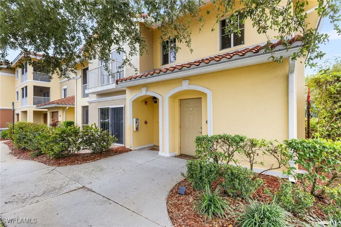 Picture of 13131 Bella Casa Cir 2135, Fort Myers, FL 33966