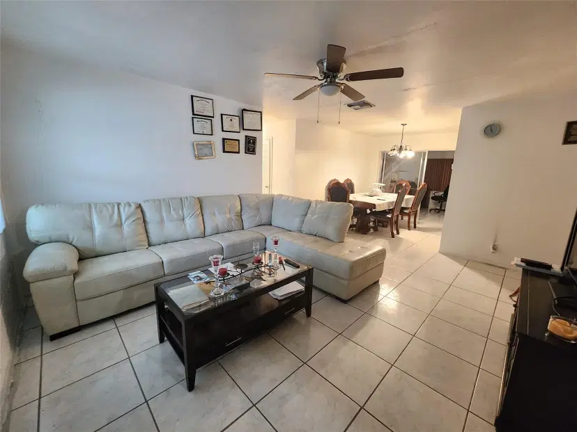 Picture of 5713 NW 70Th Ter, Tamarac FL 33321