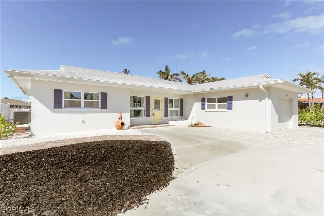 Picture of 121 Estrellita Dr, Fort Myers Beach, FL 33931