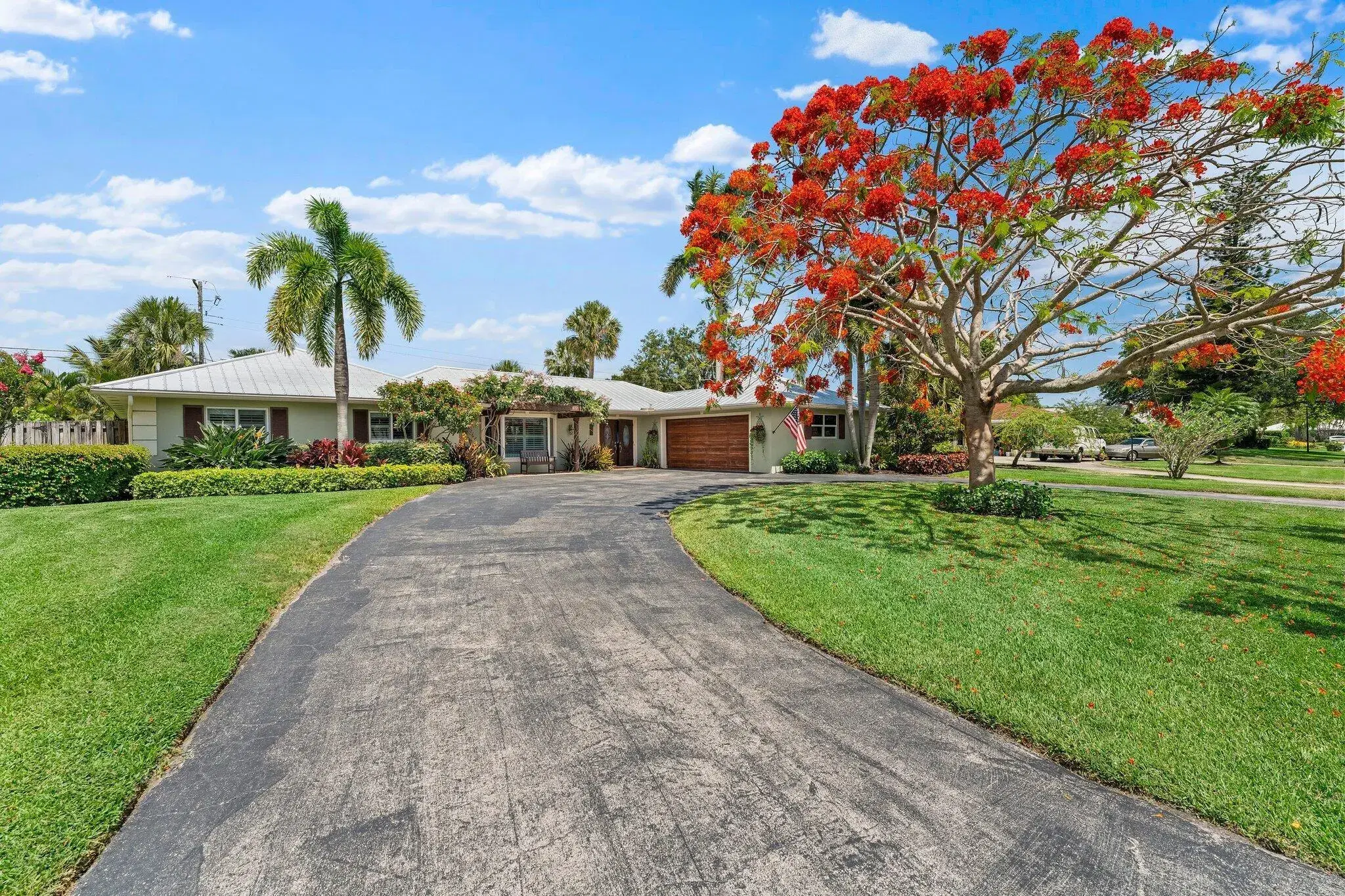 Picture of 230 Fairway W, Tequesta, FL 33469