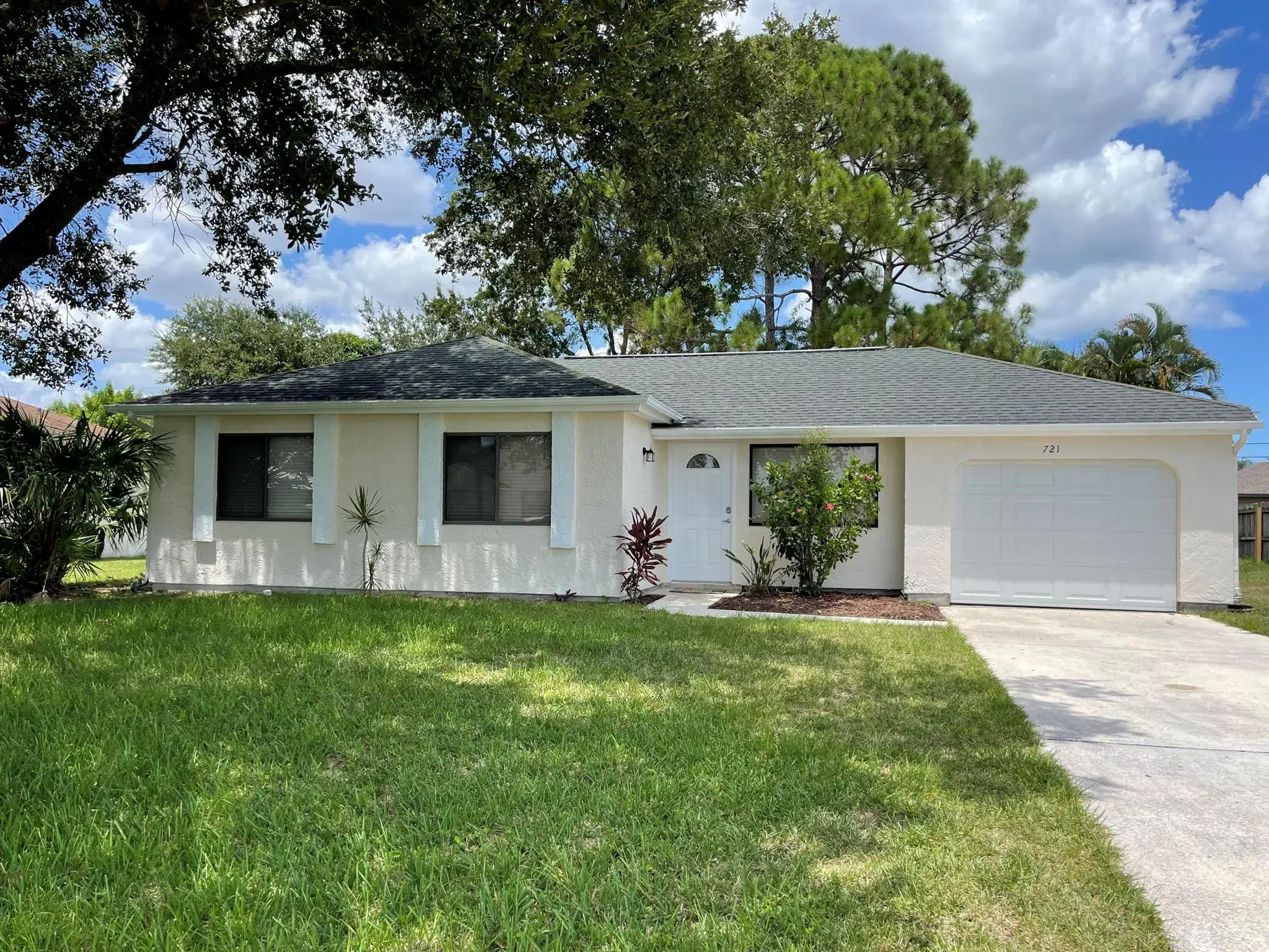 Picture of 721 SE Thanksgiving Avenue, Port St Lucie, FL 34984