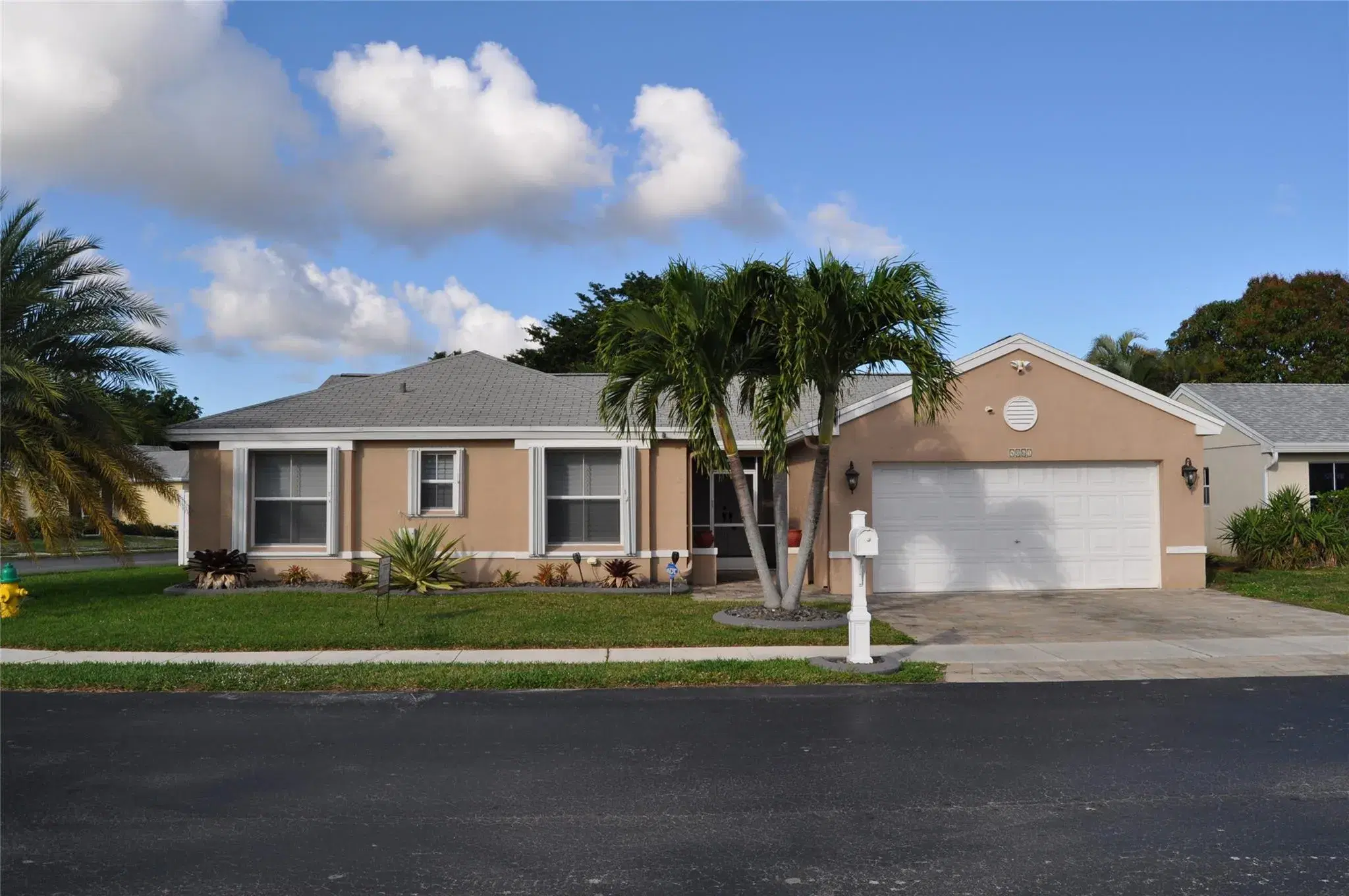 Picture of 4061 SW 71St Ter, Davie, FL 33314