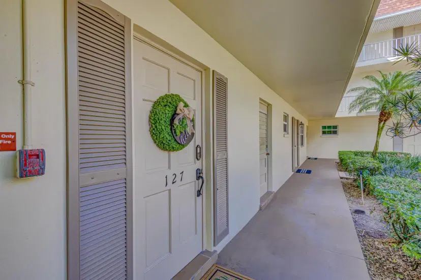 Picture of 5560 Tamberlane Circle 127, Palm Beach Gardens FL 33418