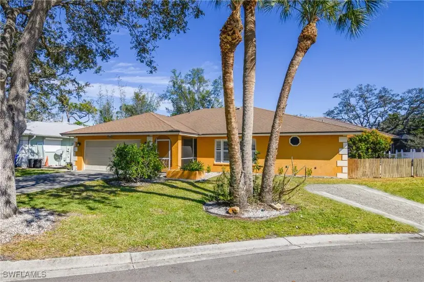 Picture of 2560 11Th Cir, Naples FL 34103