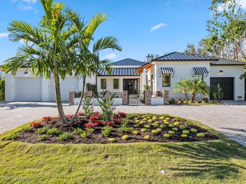 Picture of 424 Spinnaker Dr, Naples FL 34102